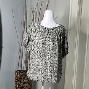 Ann Taylor Black and White Relaxed Flutter Sleeve Top